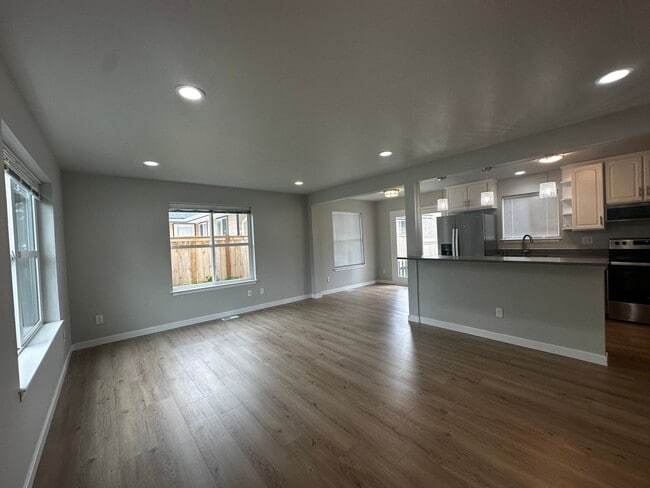 Building Photo - 4324 Hoyt Ave