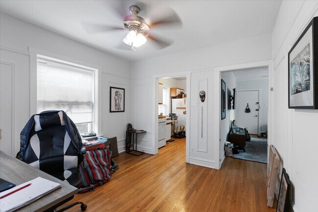 Foto del edificio - 654 W Oakdale Ave