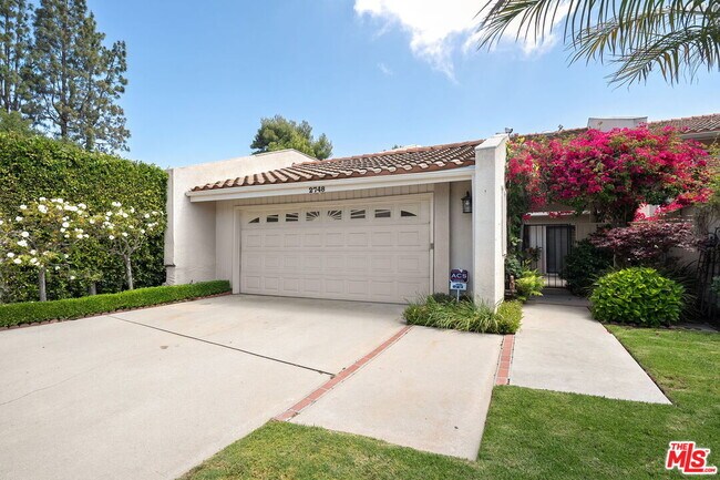 Building Photo - 2748 Bottlebrush Dr
