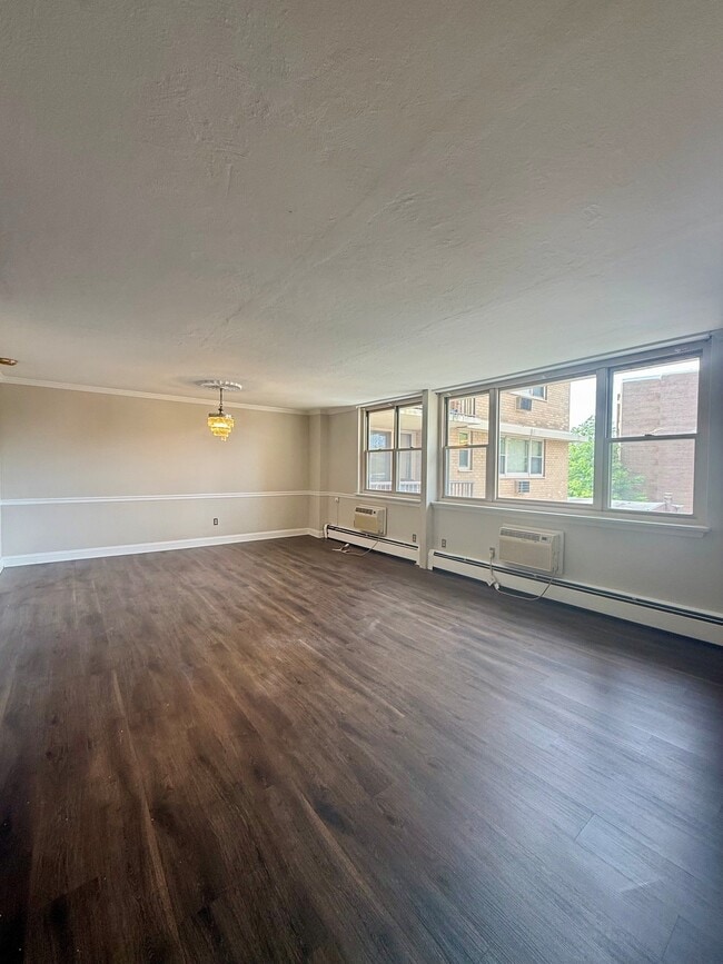 Building Photo - 1301 N Harrison St