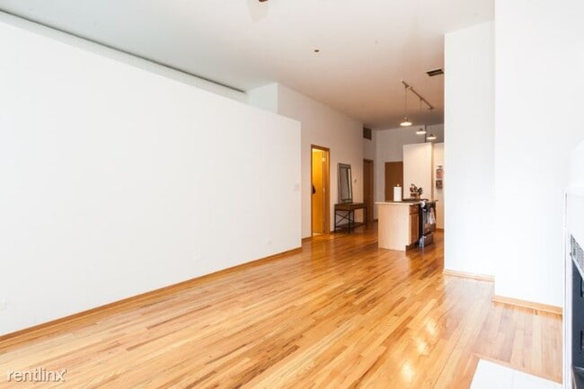 Building Photo - 2 br, 1 bath Condo - 900 S Michigan Ave 61...