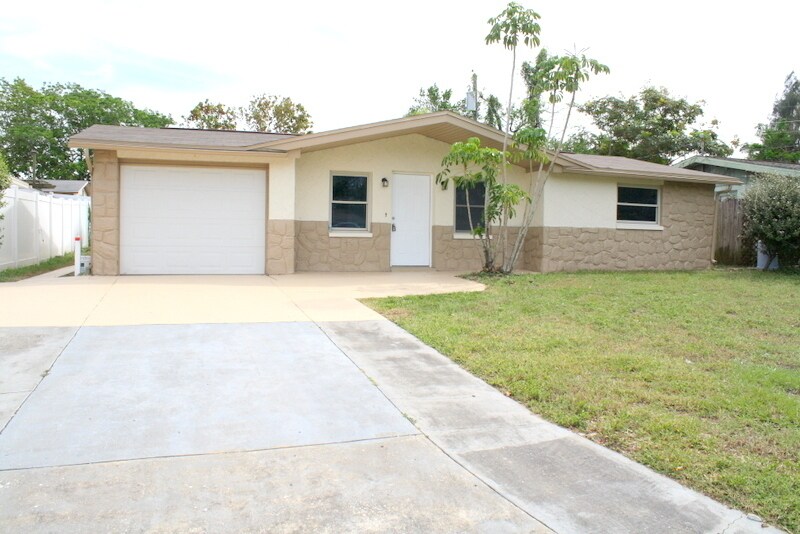 Foto principal - Beautifully updated 2 bedroom 1 bath