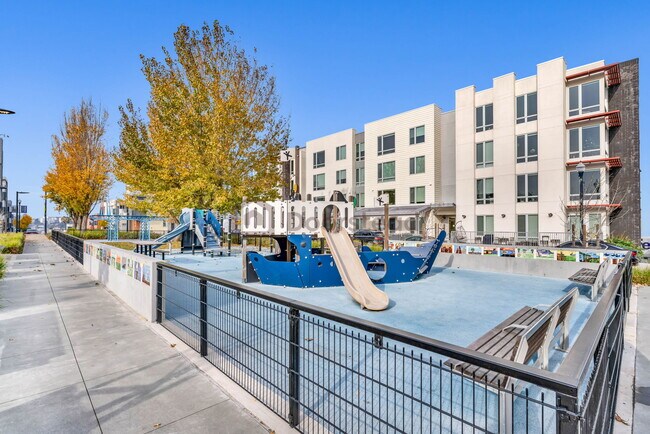 Building Photo - 10 Innes Ct