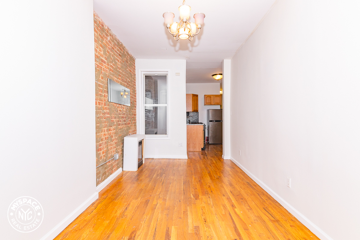 Primary Photo - 1327 Halsey St