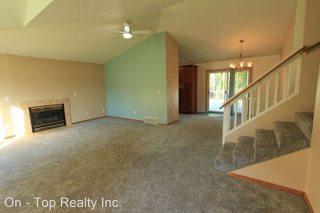 Building Photo - 3 br, 2 bath House - 422 W. Falcon Rd.