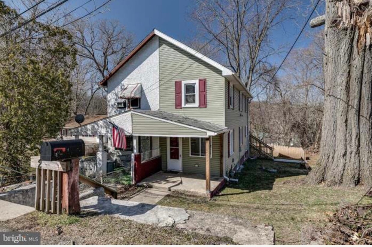 Primary Photo - 2 Hilltop Rd