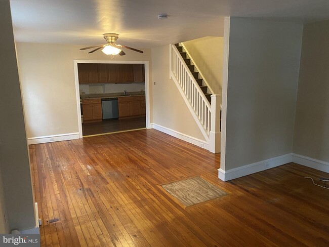 Building Photo - 1436 Stanbridge St