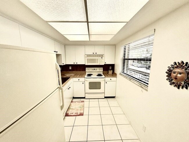 Building Photo - 3034 Eastland Blvd