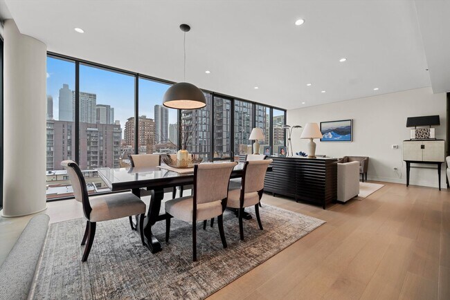 Foto del edificio - 366 W Superior St