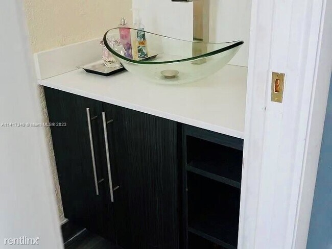 Building Photo - 3 br, 2.5 bath Townhome - 6747 Crooked Pal...