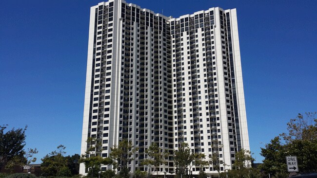 Foto del edificio - 6363 Christie Ave