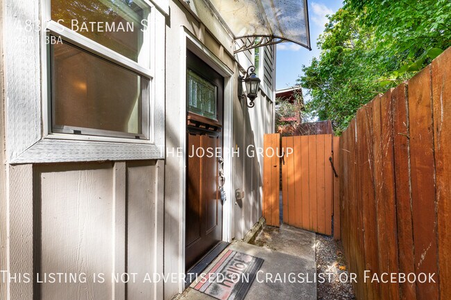 Building Photo - Roomy 4-bed/2.5-bath Seattle home!