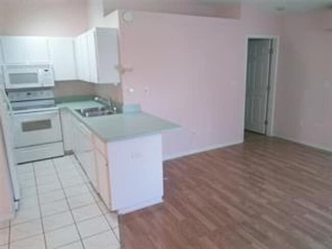 Building Photo - 55+ Community, Affordable, Lovely 2 bedroo...