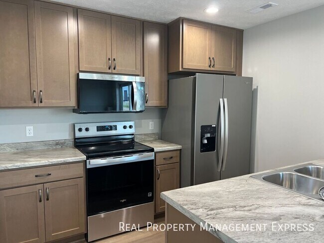 Foto del edificio - 3 Bedroom 1.5 Bathroom Townhome