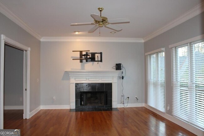 Foto del edificio - 3460 Goldenrod Dr