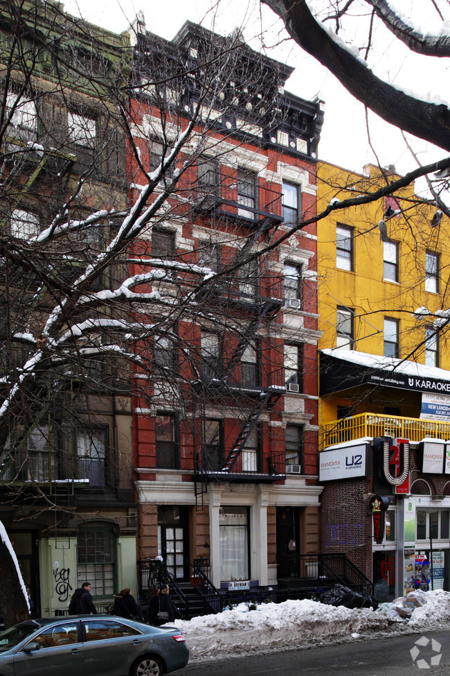 Foto del edificio - 8 St Marks Place