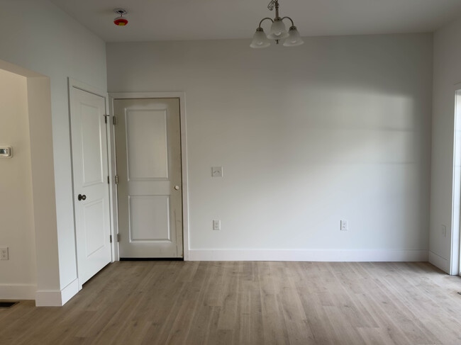 Building Photo - 108 Meadows Bnd