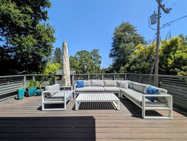 Building Photo - 10 Idalia Ct