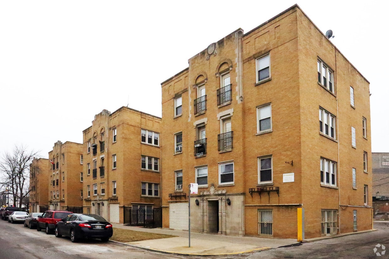 Building Photo - 4815-4835 W Belle Plaine Ave