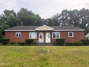 Building Photo - 5 Saybrook Dr