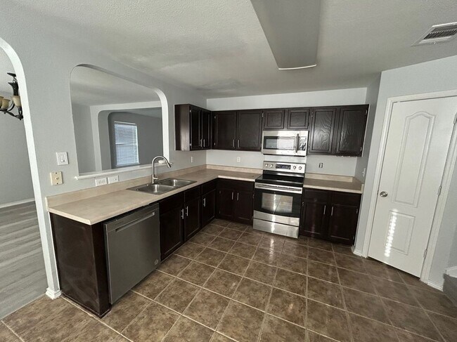 Building Photo - 431 Golden Walk