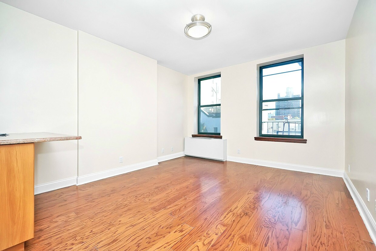 Foto principal - 154 E 85th St