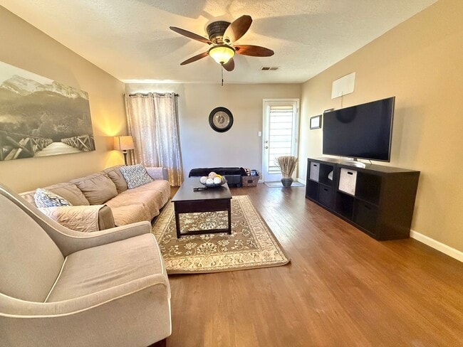 Foto del edificio - Beautiful Updated 3 Bedroom / 2 Bathroom Home in Prime Rio Rancho Location