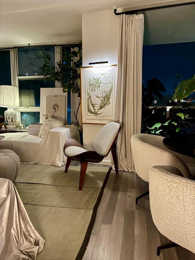 Foto del edificio - 900 Bay Dr