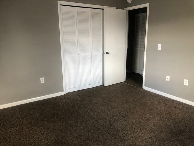 Foto del edificio - 633 3rd Ave NE