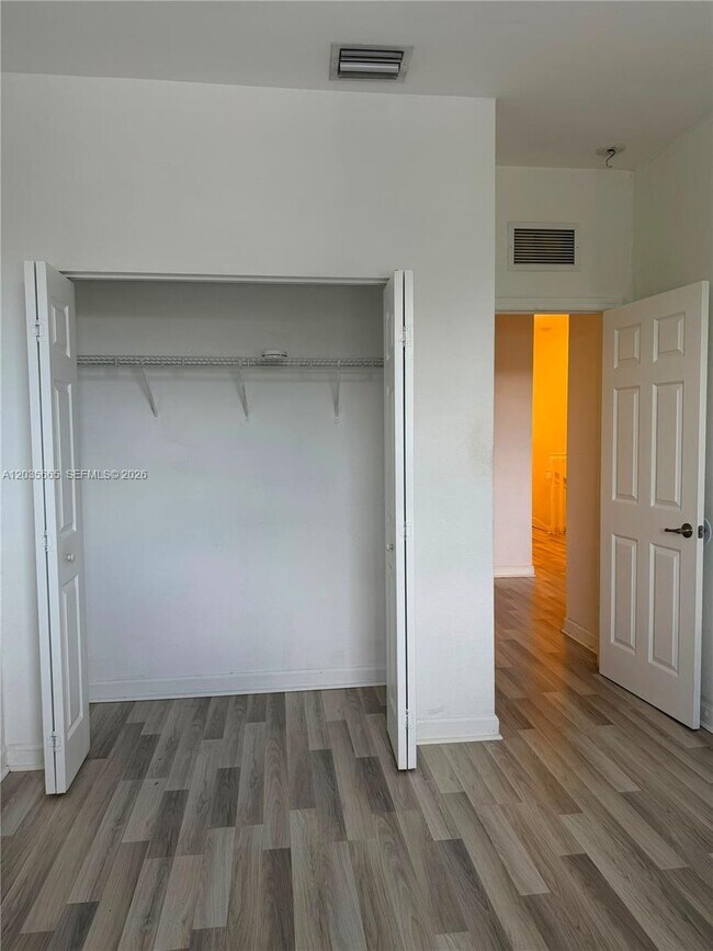 Foto del edificio - 3467 W 89th Terrace