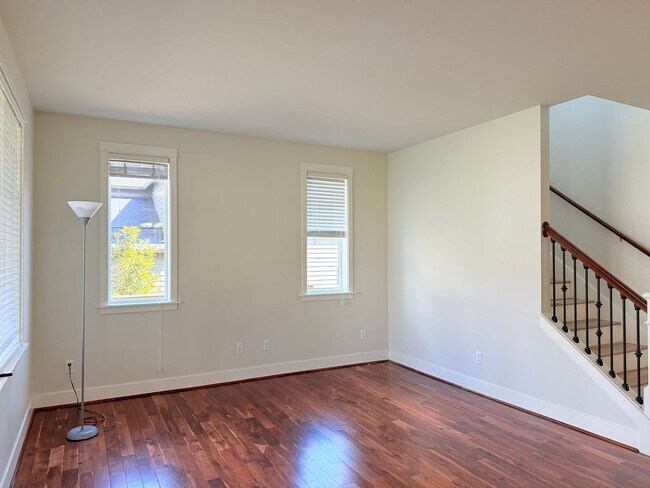 Foto del edificio - Spacious 4-Bedroom Home in Brier with AC