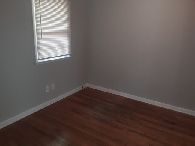 Building Photo - 340 Sumerset Dr