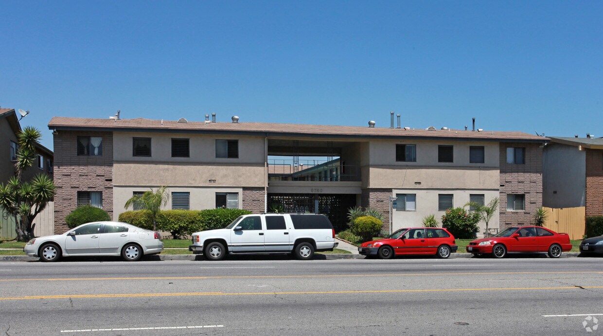 Building - 8750 Woodman Ave