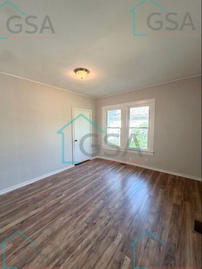 Foto del edificio - 2 bedroom 1 bathroom House AVAILABLE NOW