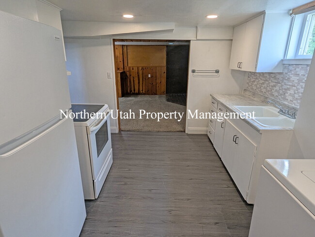 Building Photo - 2 Bed 1 Bath