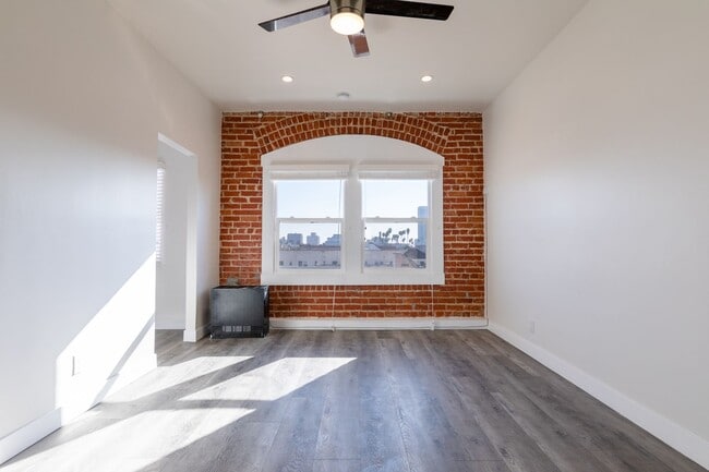 Interior Photo - Cozy & Contemporary Studio in Koreatown