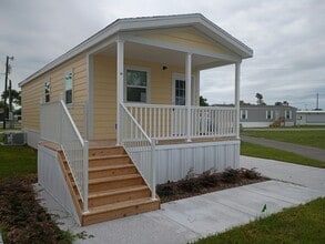 Building Photo - 40 Lily Dr