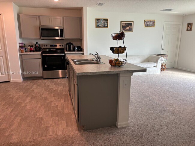 Foto del edificio - 1073 SW Eureka Ave