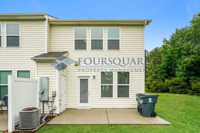 Foto del edificio - End Unit Townhome | Back Patio With Privac...