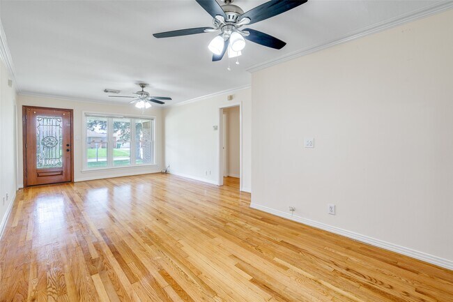 Foto del edificio - 4025 Silverwood Dr