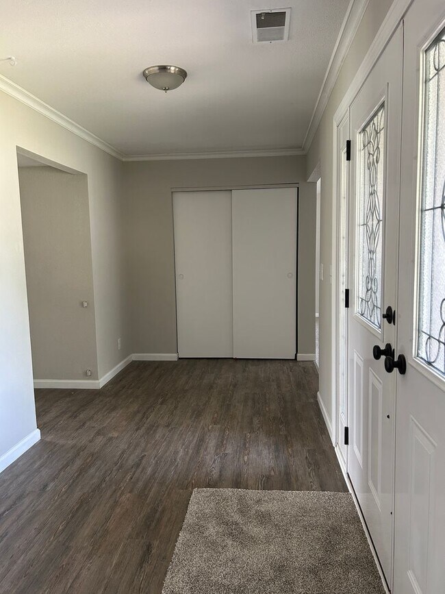 Foto del edificio - 537 Windrift Dr