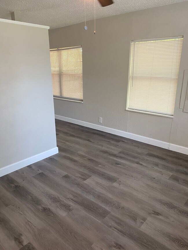 Foto del edificio - Charming 1 Bed 1 Bath Triplex Cottage for ...