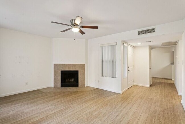 Foto del edificio - Apply Here WWW.RENTREDBRICK.COM