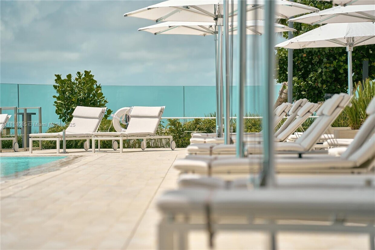 Primary Photo - 300 Biscayne Blvd Way
