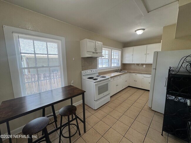 Foto del edificio - 8277 Cheryl Ann Ln