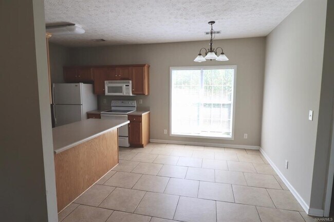 Building Photo - 7041 McKenzie Ct