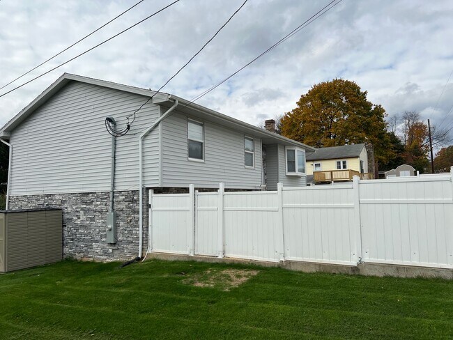 Foto del edificio - 2103 Circleville Rd