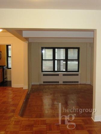 Foto principal - _$4500 LOFEE**Character Filled Doorman One...