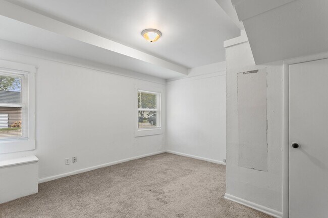 Building Photo - 825 Park Avenue