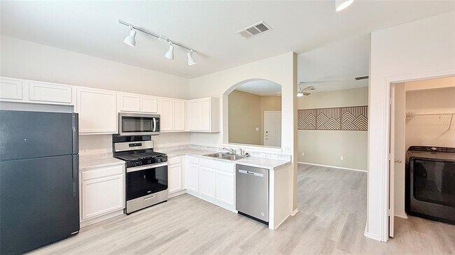 Foto del edificio - 14613 Walt Whitman Trail